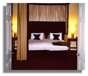 Four Poster Bed at Bonham Hotel