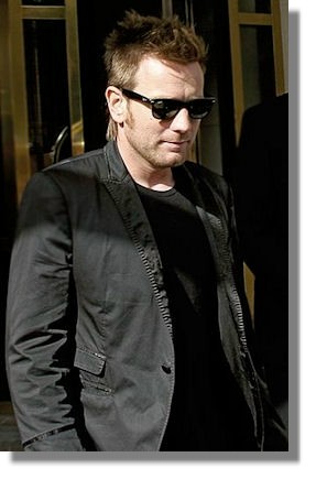 regarder vf asako i ii 2019 film complet streaming vf film francais complet ewan mcgregor dc 28 images best 25 cleft chin ideas on regarder vf asako i ii 2019 film complet streaming vf film francais complet ewan mcgregor dc 28 images best 25 cleft chin ideas on